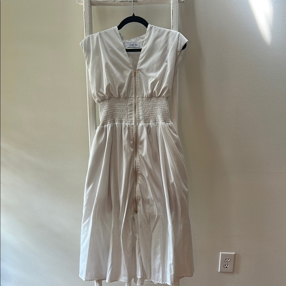 Chic White Zip-Up Dress WITH POCKETS